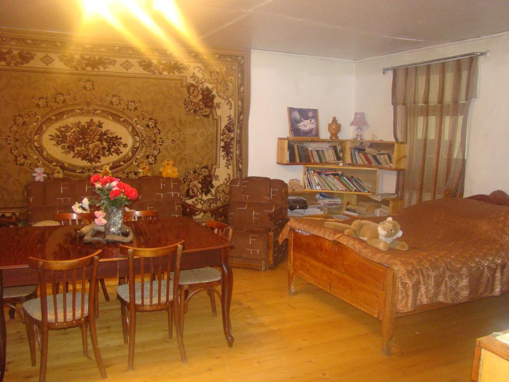 Guest House Tavaduri Mestia Esterno foto