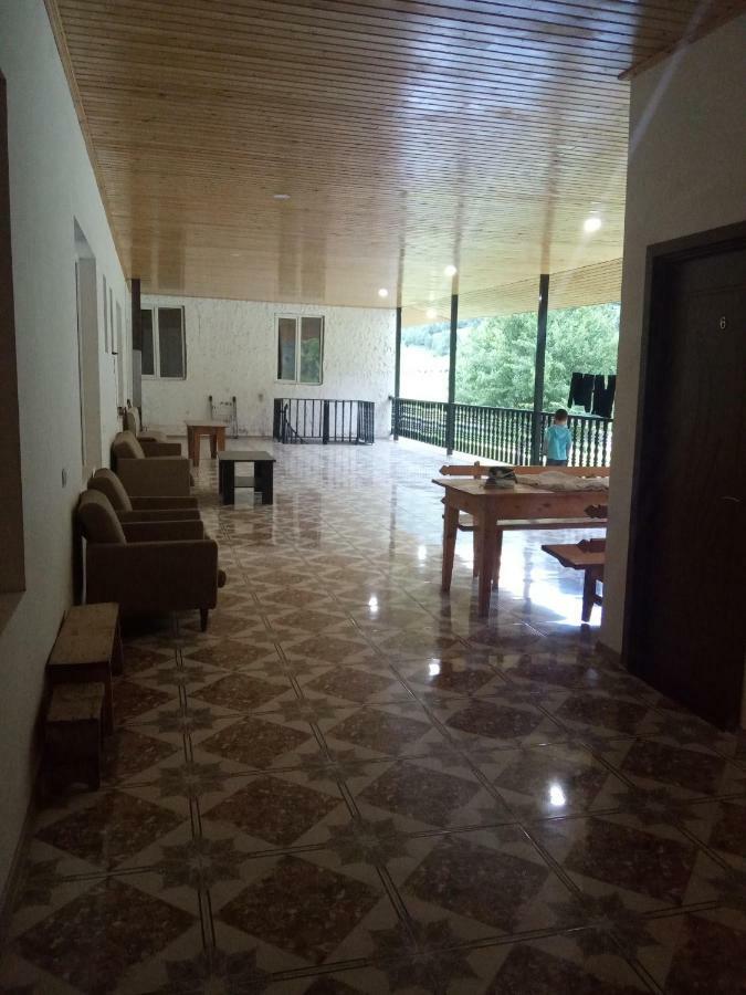 Guest House Tavaduri Mestia Esterno foto